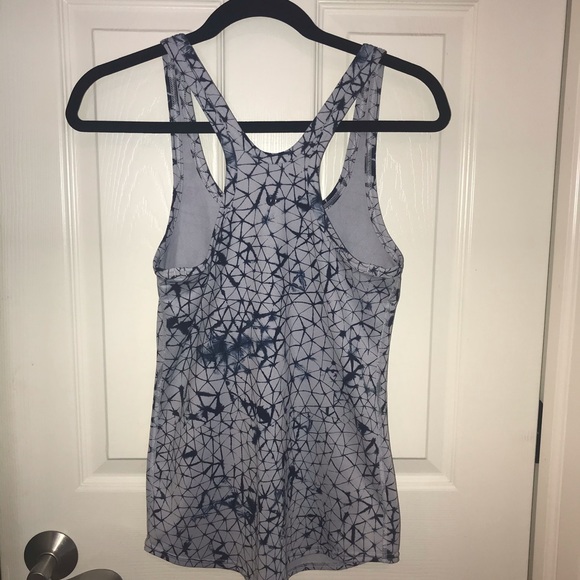 Lululemon blue tie dye/print tank Sz 6 - Picture 2 of 3